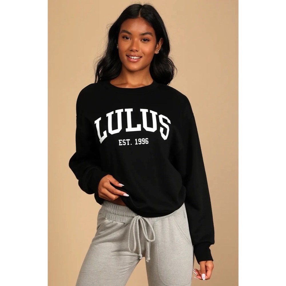 NWT lulus exclusive anniversary crewneck. Soft, warm and lightweight.